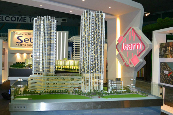 प्रकाश व्यवस्था के साथ वाणिज्यिक भवन लघु वास्तुकला मॉडल