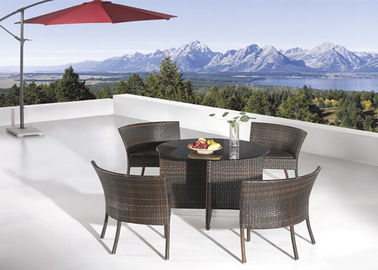 4 सीटों वाले रतन गार्डन फर्नीचर दौर ग्लास खाने की मेज और कुर्सियों के सेट